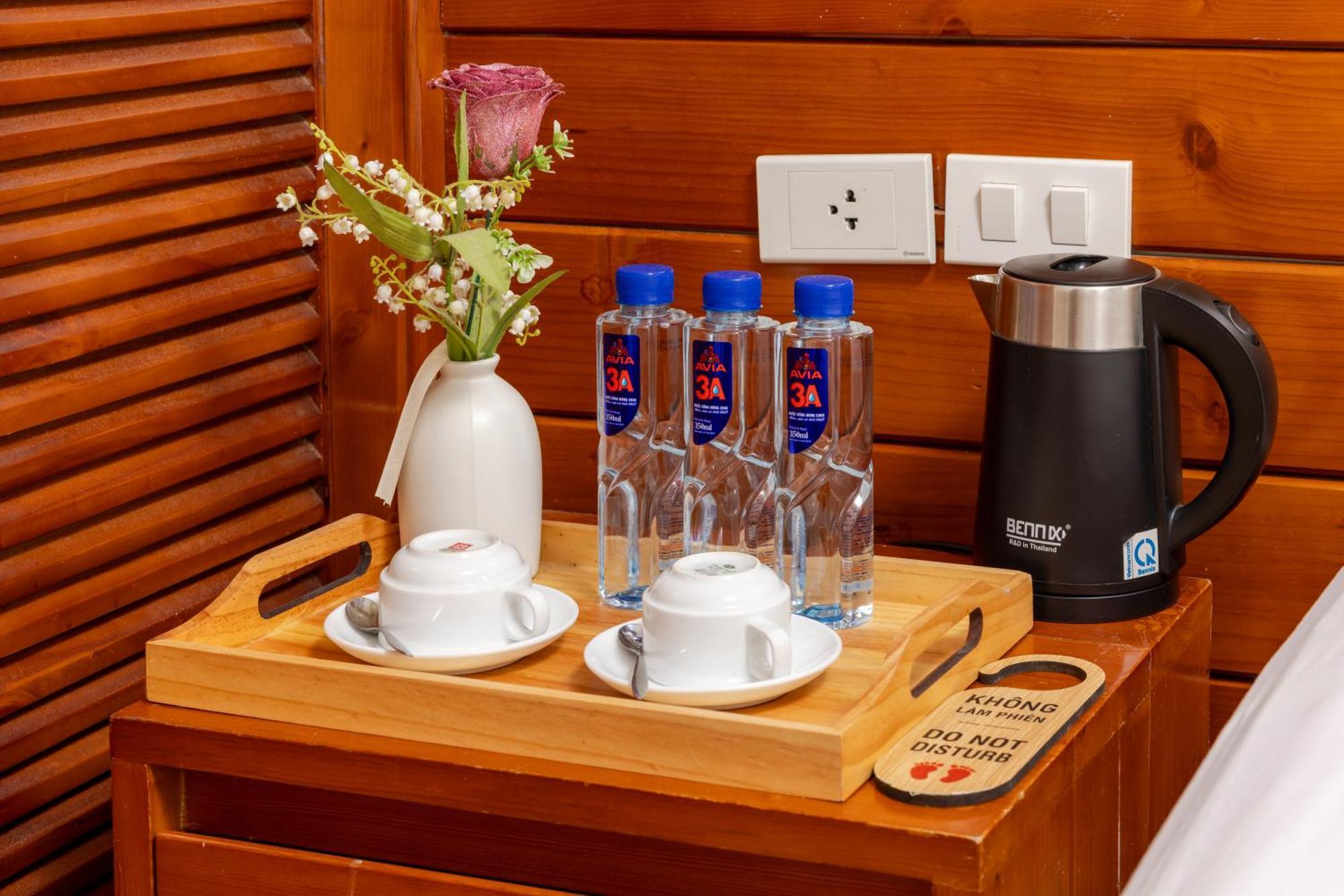 Catba Backpackers Hostel & Pool Bar Chan Chau Екстер'єр фото