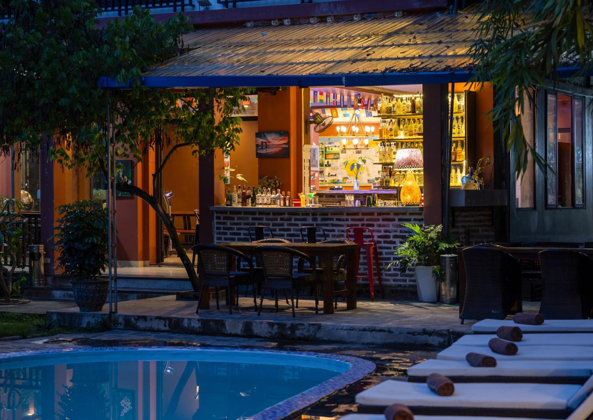 Catba Backpackers Hostel & Pool Bar Chan Chau Екстер'єр фото