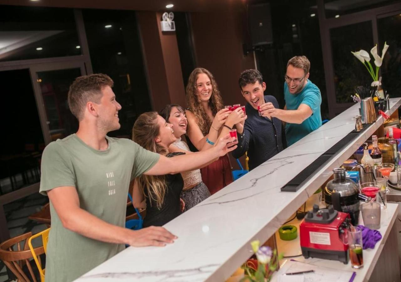 Catba Backpackers Hostel & Pool Bar Chan Chau Екстер'єр фото