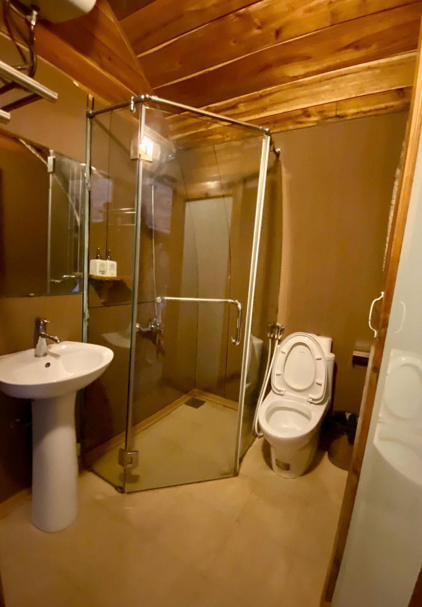 Catba Backpackers Hostel & Pool Bar Chan Chau Екстер'єр фото